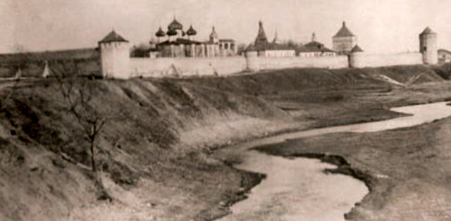 Bývalý Spaso-Jevfimijův klášter na okraji Suzdalu, kde byli Čechoslováci internováni od června 1940 do léta 1941. Foto: repro z knihy Československý odboj za druhé světové války