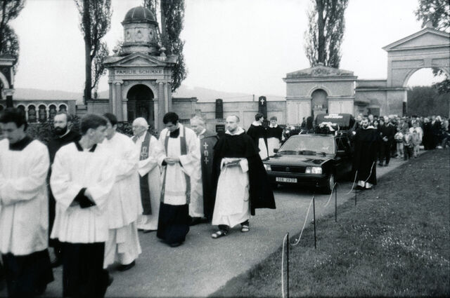 Julkův pohřeb, 1996. Zdroj: archiv Jany Vargové